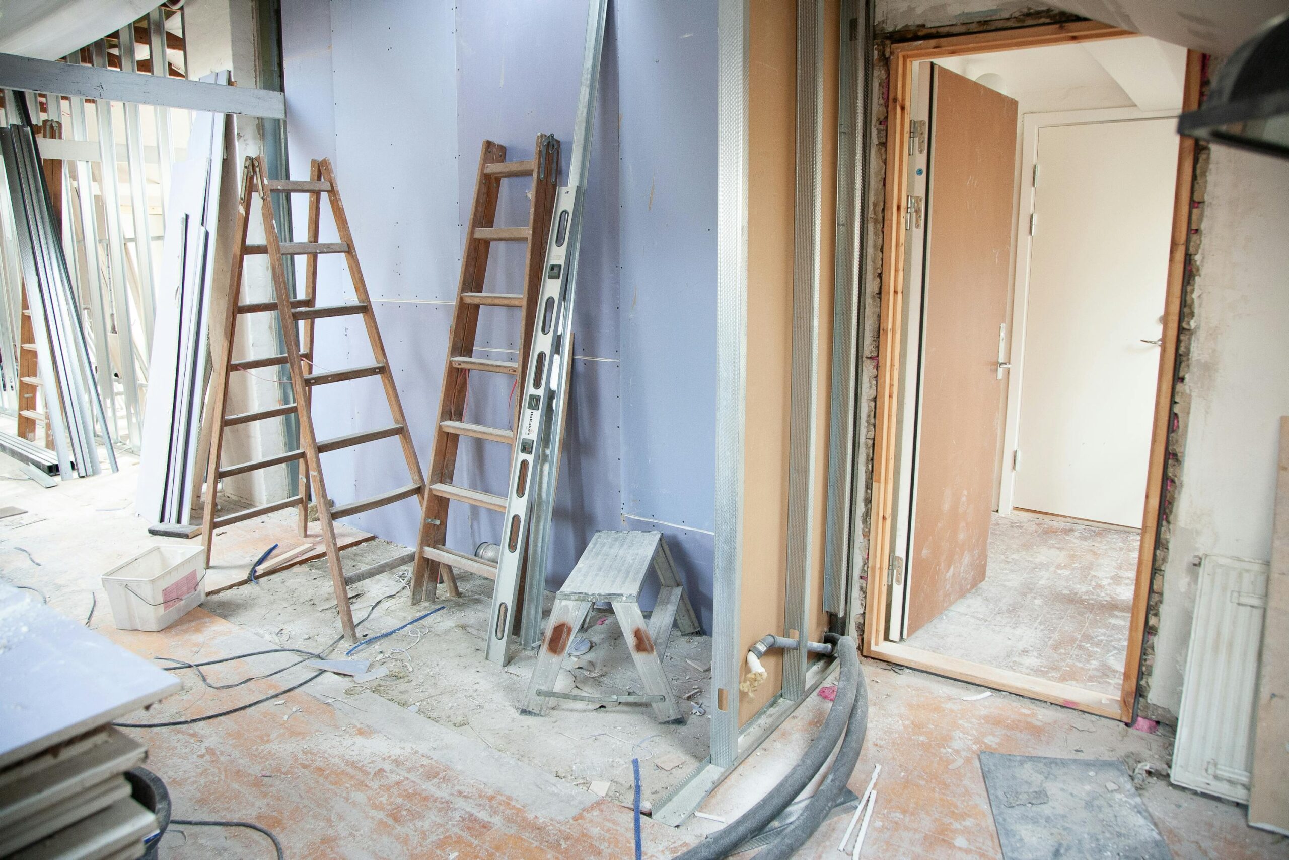 d&eacute;couvrez nos solutions de r&eacute;novation pour moderniser et valoriser votre int&eacute;rieur ou votre ext&eacute;rieur. profitez de conseils d&rsquo;experts et d&rsquo;un accompagnement personnalis&eacute; pour tous vos projets de r&eacute;novation.