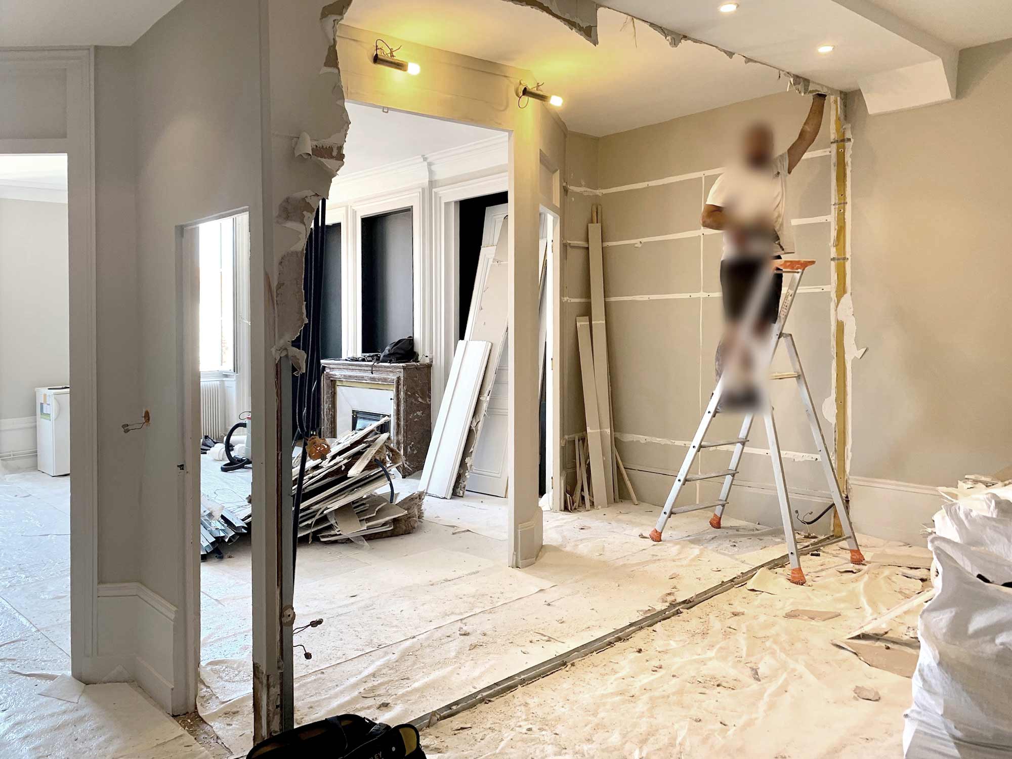 d&eacute;couvrez nos conseils et astuces pour r&eacute;ussir la r&eacute;novation d'un appartement haussmannien : modernisez votre int&eacute;rieur tout en pr&eacute;servant le charme de l'ancien.