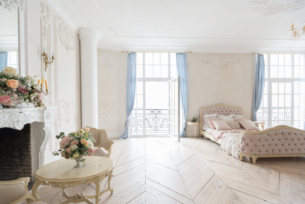 d&eacute;couvrez nos conseils et services pour la r&eacute;novation haussmannienne : modernisez votre appartement tout en pr&eacute;servant le charme et l'&eacute;l&eacute;gance du style parisien d'origine.