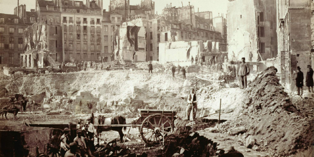 donnez une nouvelle vie à votre appartement avec notre service de rénovation haussmannienne. alliez charme d’époque et confort moderne pour sublimer vos intérieurs parisiens.