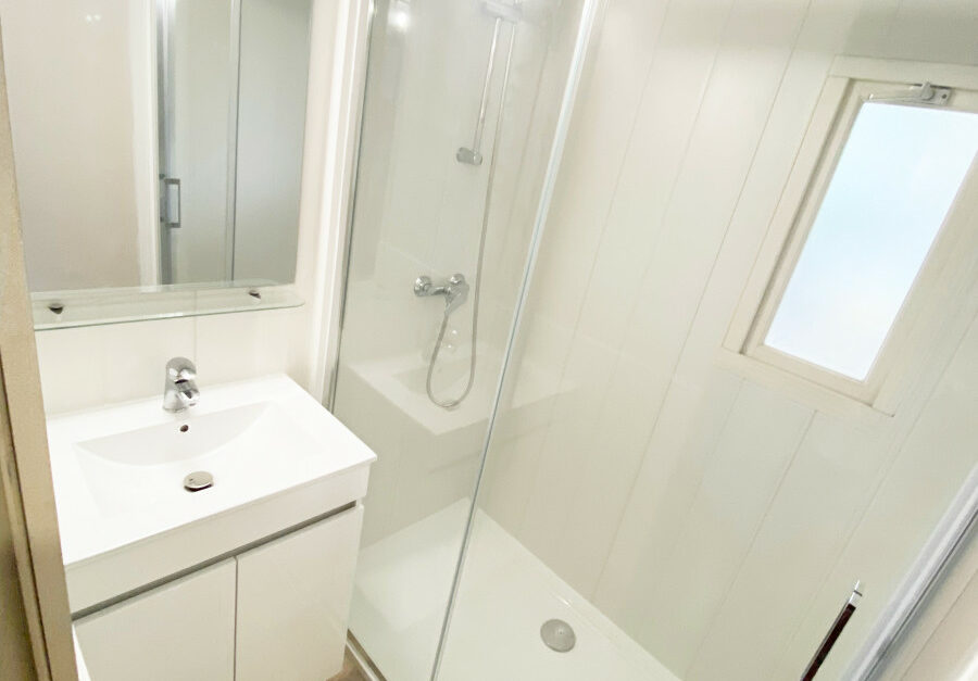 d&eacute;couvrez nos conseils et id&eacute;es pour r&eacute;ussir votre r&eacute;novation de salle de bains : inspirations, astuces, am&eacute;nagement, mat&eacute;riaux et tendances pour transformer votre espace selon vos envies et votre budget.