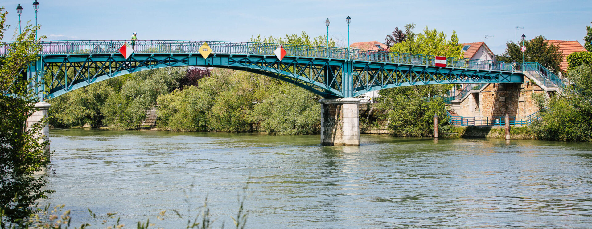 découvrez tous les services de travaux à bry-sur-marne : rénovation, aménagement intérieur, construction et dépannage pour particuliers et professionnels. obtenez un devis rapide et personnalisé.