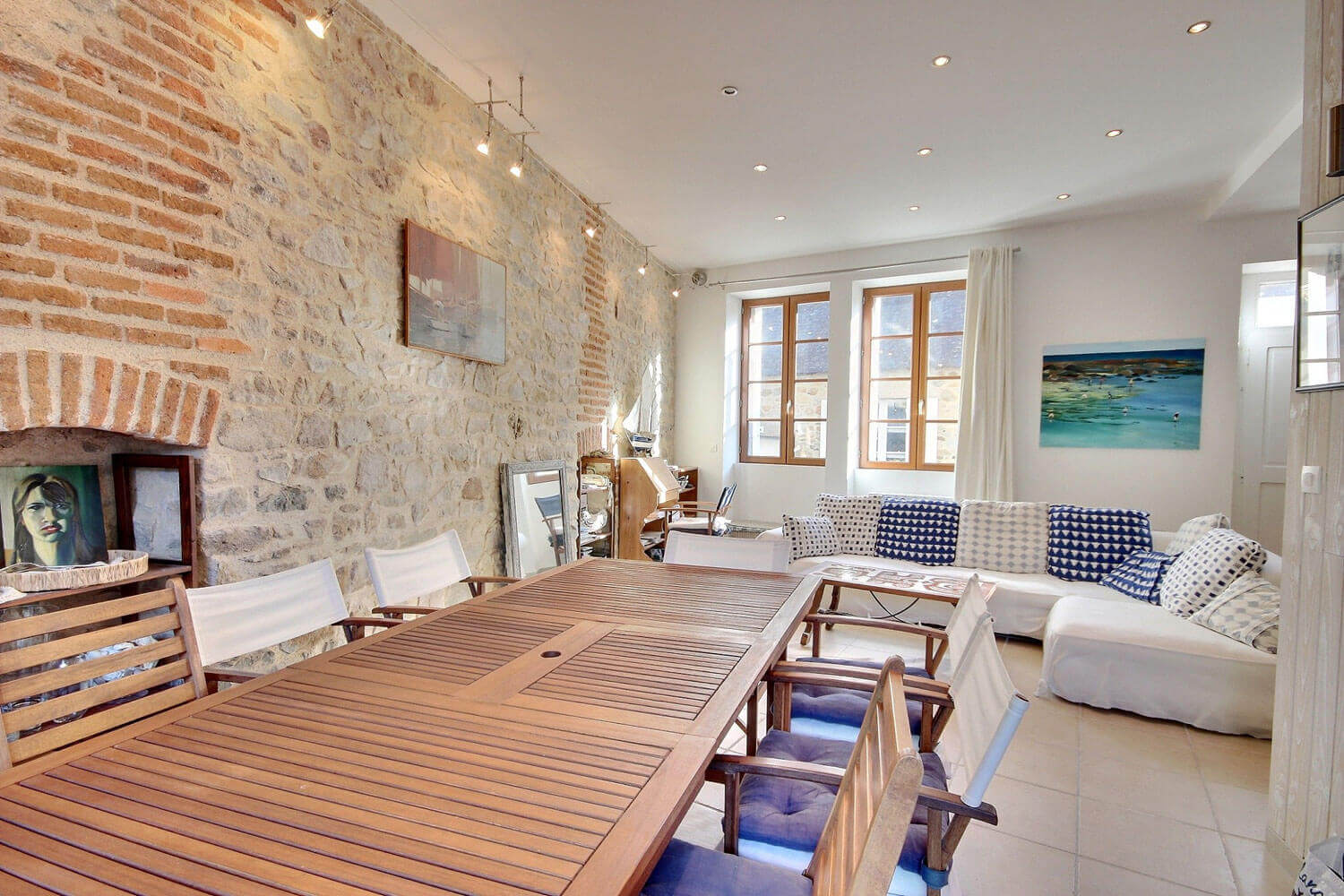découvrez nos services de travaux intérieurs pour rénover, aménager ou décorer votre maison : peinture, revêtements, aménagements sur mesure et conseils d'experts pour votre projet.